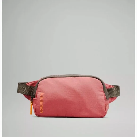 black lululemon duffle bag On My Level Barrel Duffle Bag 16L - Black/Gold